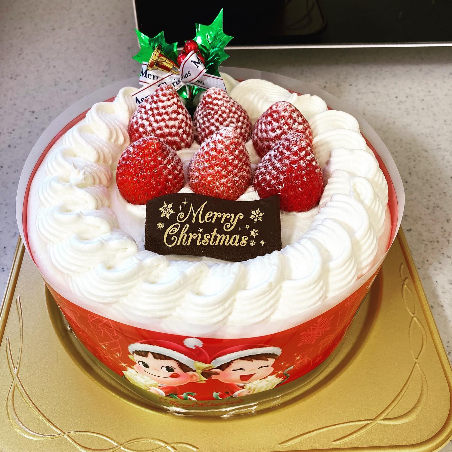 今日はお昼にみんなで
クリスマスケーキ食べました！！